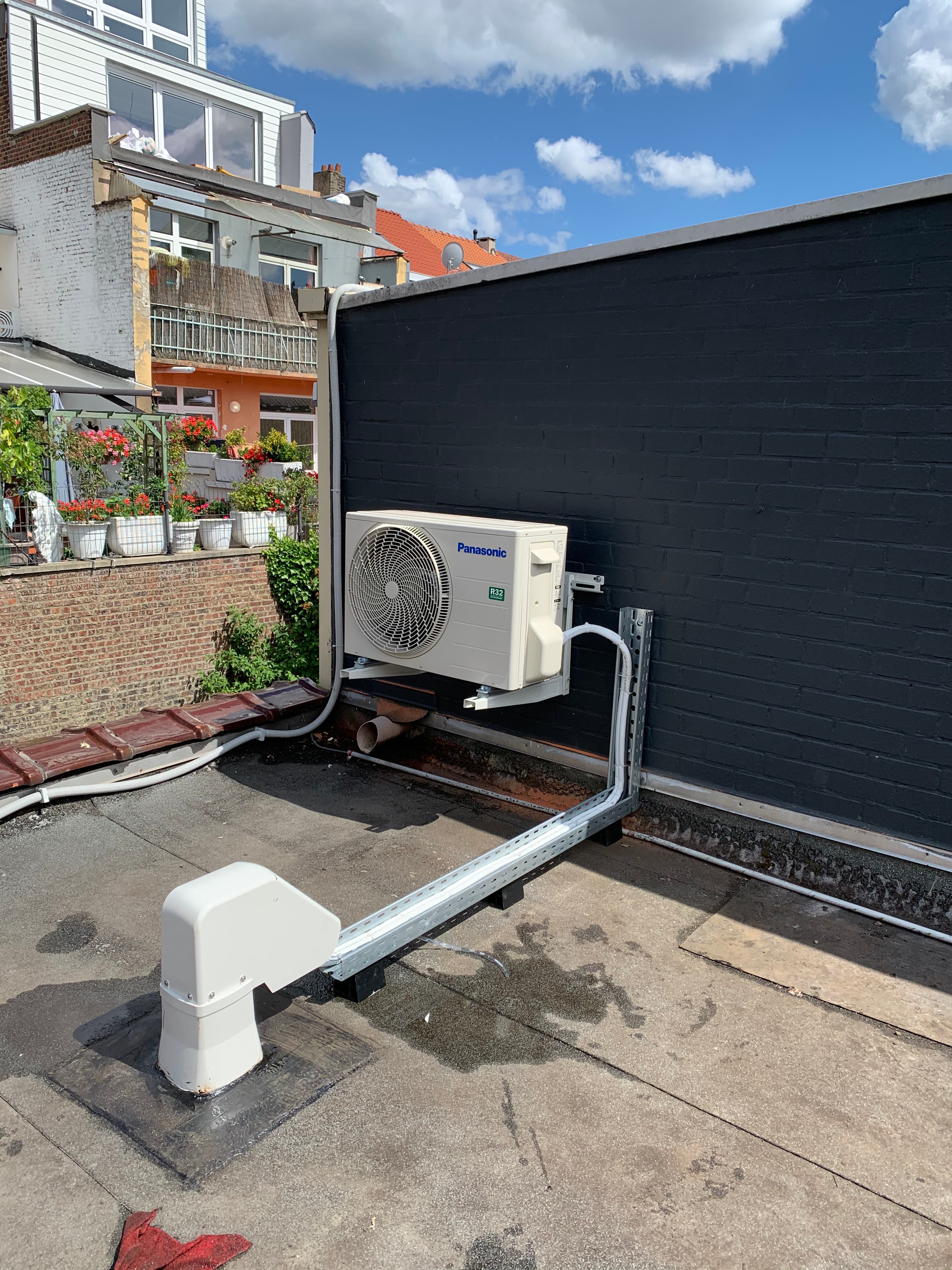 Climatisation Panasonic R32 installée en toiture